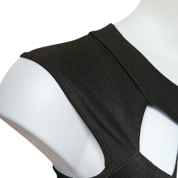 ARDEN B. Women's black sleeveless front cut out sexy cropped summer top size L - Picture 4 of 11